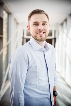Hør hvad Nicolai Ørum Østergaard fortælle om, hvad MBA-udannelsen har givet ham, hvorfor han valgt at læse på Aarhus BSS og hvad uddannelsen har givet ham med i den faglige rygsæk.